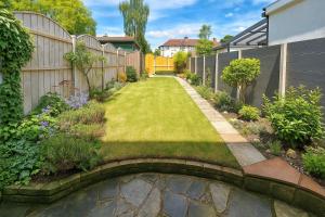 Modern spacious double bed room in Bromley