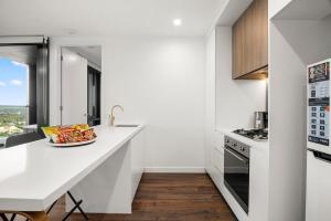 Luxury & Cozy Box Hill living with Shared Pool & Gym