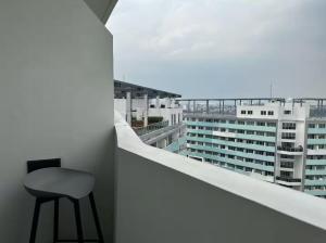 1BR Condo Unit in Quezon City with PS4 and FREE Pool Access