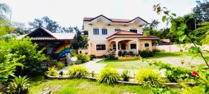 Chateau La Princesa rooms with cozy garden, billiard table & bar