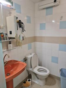 Appartements La Tropicale, studio climatise avec parking, Proche Cite medievale : photos des chambres