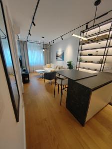 New Luxury Suite with Garrage