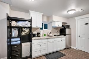 Judkins Basement Suite Near Downtown & Light Rail