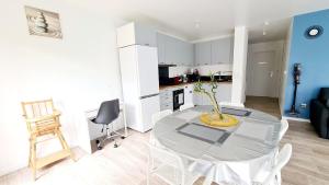 Appartements Joli 3 pieces proche RER D : photos des chambres