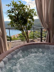 Coccolina, studio apartment with private hot tub, breathtaking views and free parking, bookableyear round, Also take a look at our flat Amor