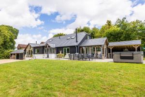 Secluded Countryside Home, Hot Tub, Onsite Pub, Pool Table, Sleeps upto 13, Perfect for a family get together