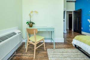 Private Suite in Historic Austin B&B Sleeps 2