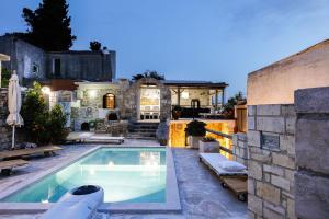 Antonias stonebuilt mansion with a private pool