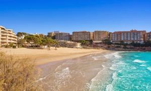 Reina Apartment 150m to Beach with Pool and Balcony near to PortAventura