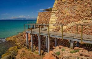 Reina Apartment 150m to Beach with Pool and Balcony near to PortAventura