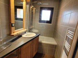 Appartement rénové, centre station, 3 étoiles, parking, proche vieux village - FR-1-598-44