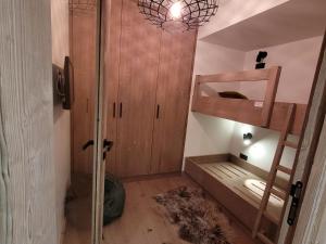 Appartement centre village, moderne, 3*, accès pistes, parking, WiFi - FR-1-598-95