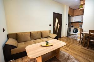 Апартамент 1ви етаж - Център