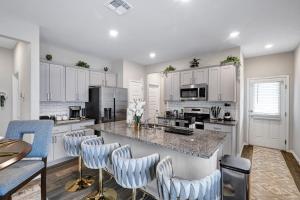 Stylish Hot Tub Retreat BBQ Yard Games WiFi Pets