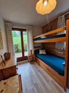 Apartment with garden in Demi-Quartier