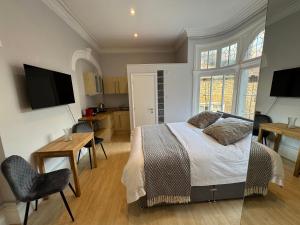 Centrally located studio flat in SW1