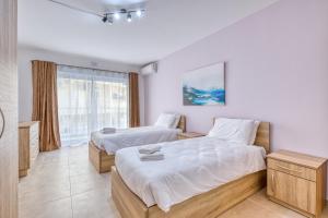 New! Spacious 4-Bedroom Duplex apt by SF Homes