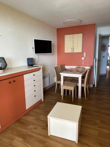 RENOIR 1265 Villa Francia - F2 très belle vue mer