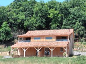 Appartements Le Sechoir des acacias, Gite La Noyeraie : Appartement 2 Chambres avec Terrasse