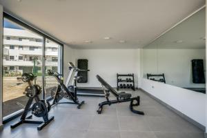 Ultimate Rentals - Stylish Apartment with Great Views in Aranya