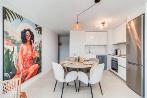 Ultimate Rentals - Stylish Apartment with Great Views in Aranya