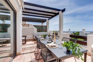 Sea View Apartment Near Estepona and Marbella - Pool and Private Parking