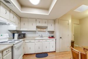 Near Fossil Creek and Trails Scenic Pine Cabin!