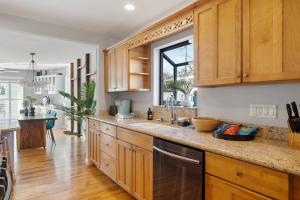 Splash Haven-Heated Pool-Huge Living Area-Sleeps 8