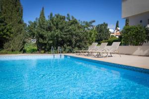 Townhouse Lotus - Modern 2-BR Retreat near the Beach