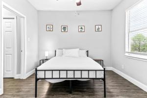 Modern 2BD 1BA Apt Pool Gym