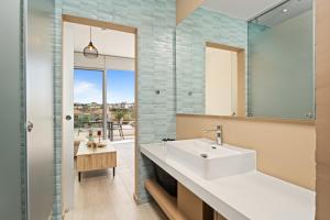 SunnyVillas Suite Mythical GYM Swimming Pool S21