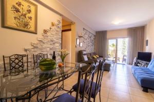 Apartment Marilena - Modern 2-BR Stay near Venus Beach Hotel