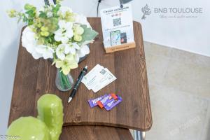 Appartements BNB TOULOUSE - Refuge urbain - Clim - Terrasse - Parking - WiFi - Proche transports : photos des chambres