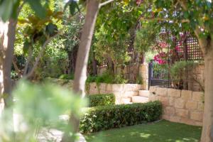 Villa Rafaela - Luxury 4BR Retreat near the Baths of Aphrodite