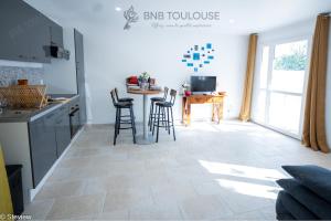 Appartements BNB TOULOUSE - Refuge urbain - Clim - Terrasse - Parking - WiFi - Proche transports : photos des chambres