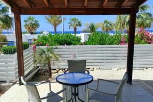 Bungalow Sea Paradise - Beachfront Escape with Sea View