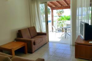 Bungalow Sea Paradise - Beachfront Escape with Sea View