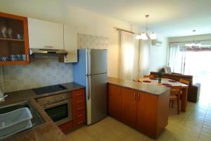 Bungalow Sea Paradise - Beachfront Escape with Sea View