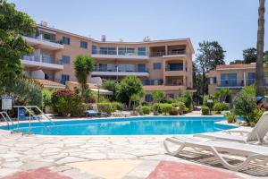 Villa Nadezda - 3BR Retreat in Paradise Gardens, Paphos