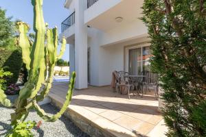 Villa Love - 3BR Romantic Retreat near Coral Bay Beach