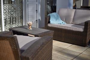 Villa Persifonia - 3BR Family Retreat near Coral Bay Beach