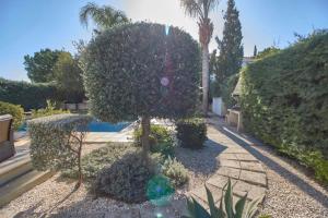 Villa Persifonia - 3BR Family Retreat near Coral Bay Beach