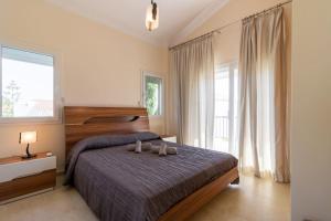 Villa Melania - Garden Haven near Coral Bay Beach