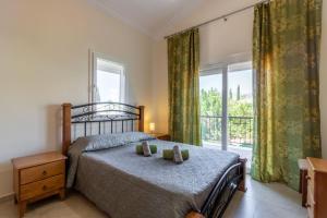 Villa Melania - Garden Haven near Coral Bay Beach