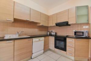 Apartment Juliana - Modern Comfort near Beach & City