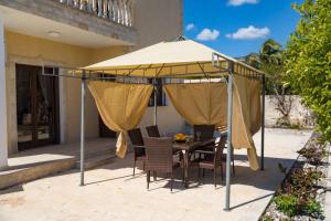 Villa Julia I - Luxury 3-BR Retreat with Sea & Mountain Views