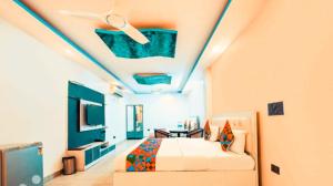 Vroom Hotel Capital Inn