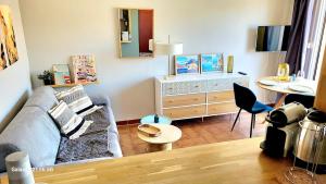 Joli studio 2 pas du port, clim et au calme