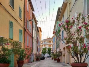 Appartements Joli studio 2 pas du port, clim et au calme : photos des chambres