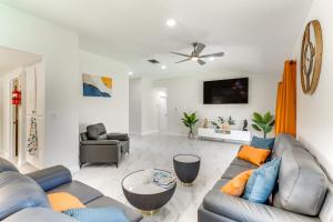 Game Room, Hot Tub and Mtn Views Palm Springs Gem